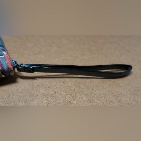 πππ Vera Bradley Midtown RFID Accordion Wristlet~City Plaid Pattern - Picture 8 of 12